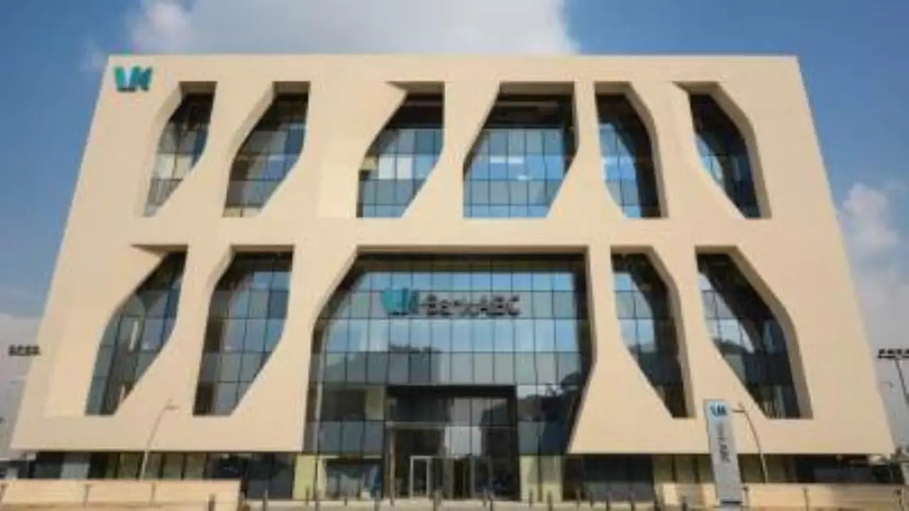 بنك ABC مصر يطلق فعاليات تفاعلية وهدايا للطلاب داخل فرع جامعة القاهرة